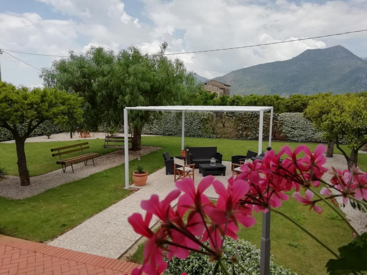 Bed and Breakfast Il Giardino Delle Zagare Фонди Экстерьер фото