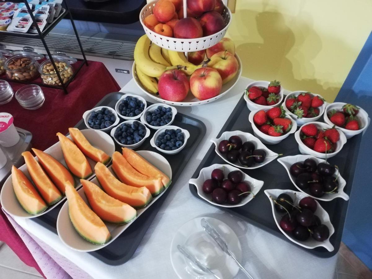 Bed and Breakfast Il Giardino Delle Zagare Фонди Экстерьер фото
